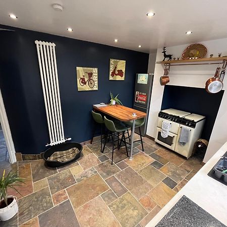 Wolf Hollow, Sleeps 4 Plus 2, Buxton Town Centre Exterior photo