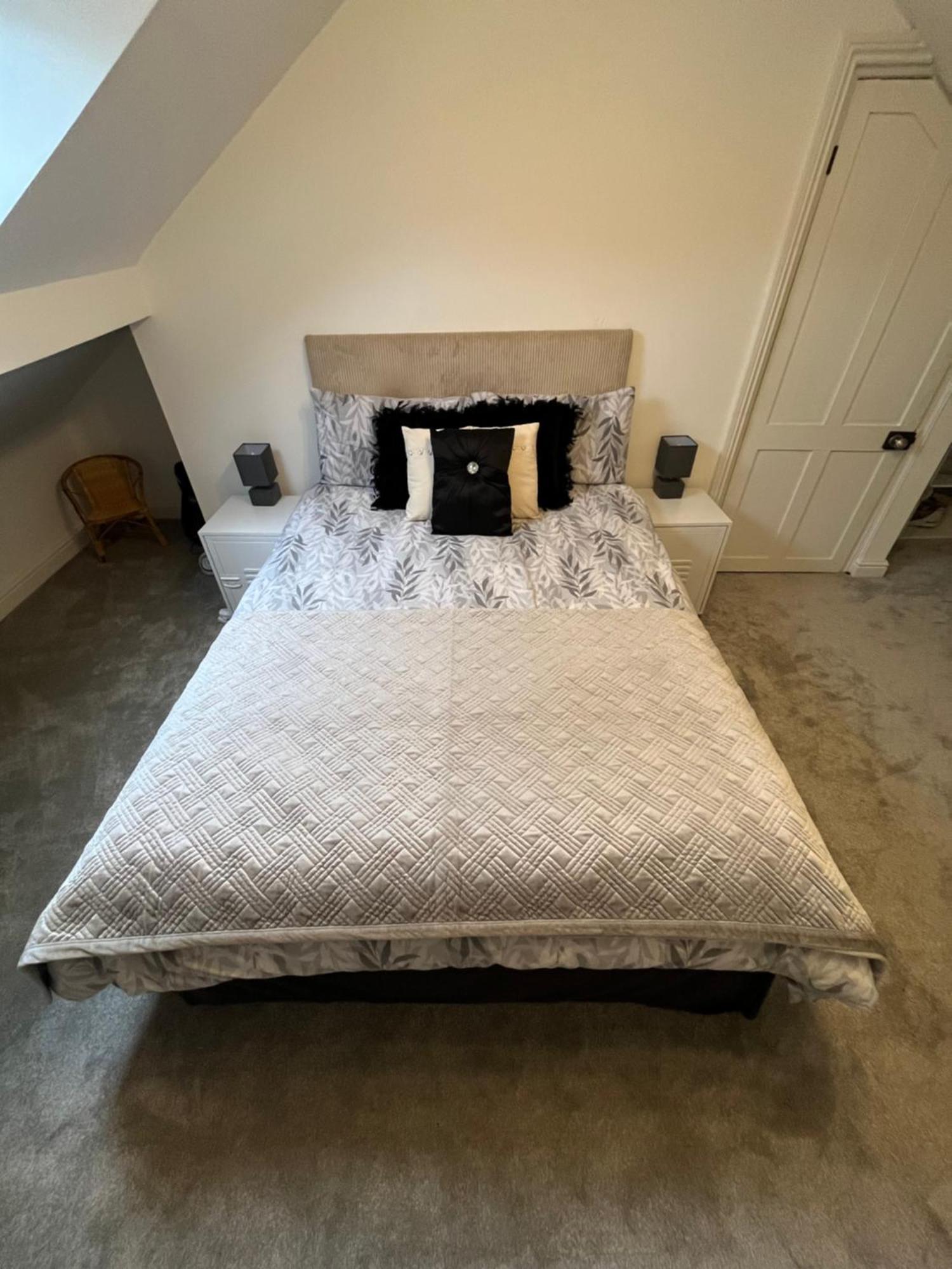 Wolf Hollow, Sleeps 4 Plus 2, Buxton Town Centre Exterior photo